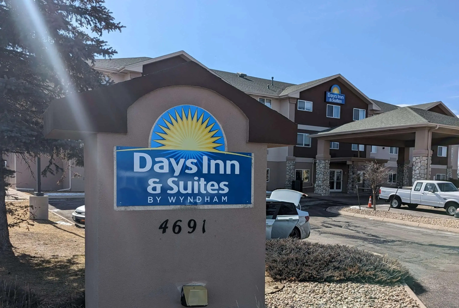 Days Inn & Suites by Wyndham Castle Rock