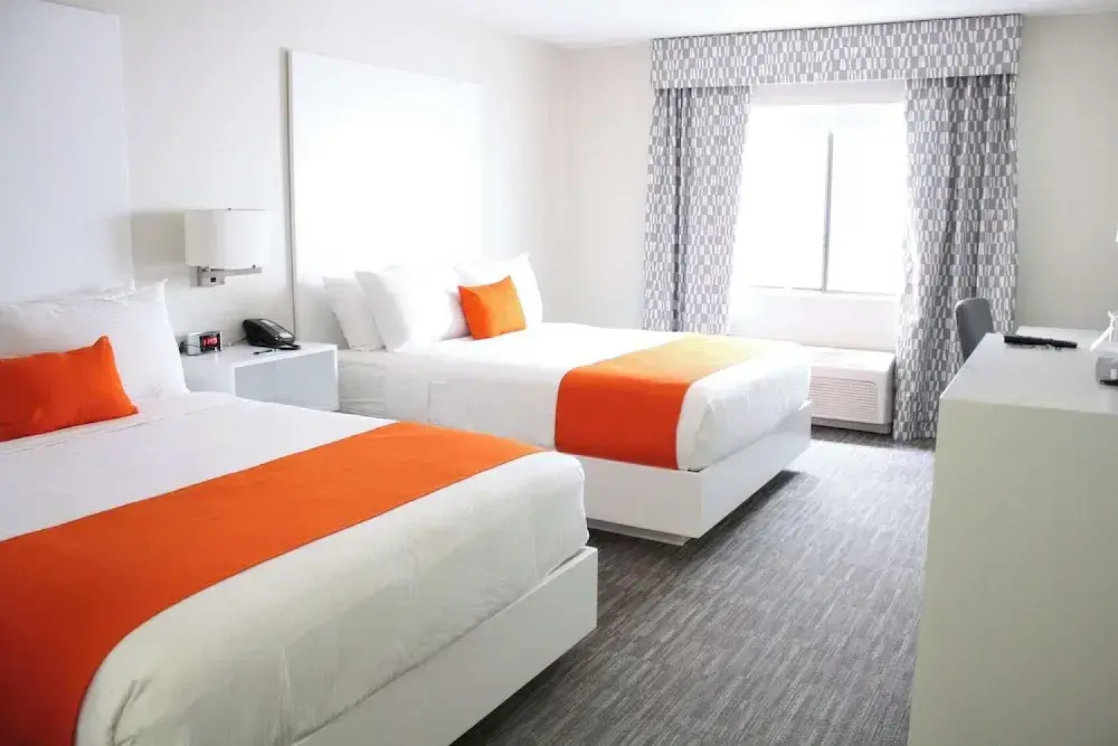 Schoenbrunn Inn & Suites