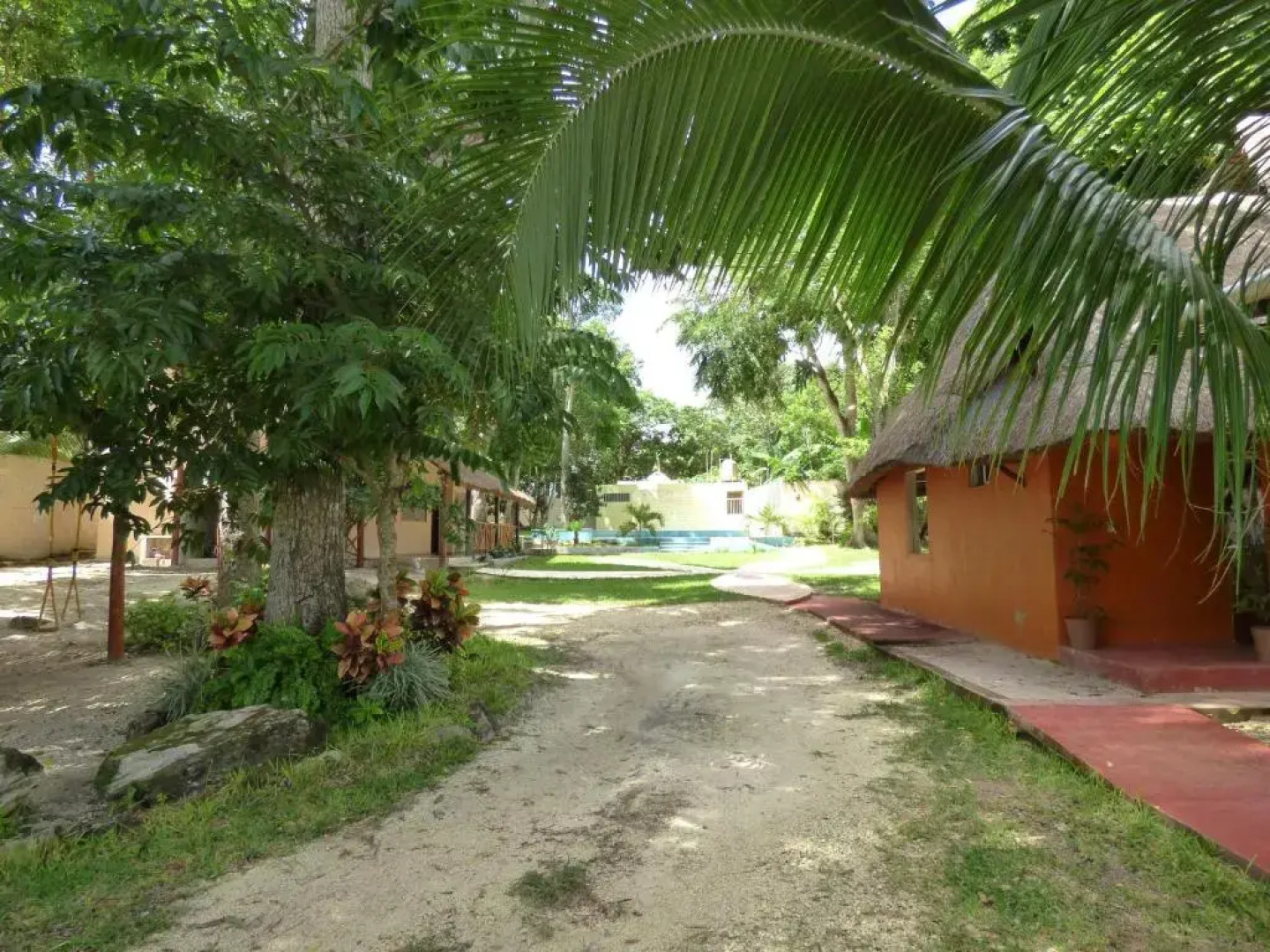 Cabanas y Hostal Zoh Laguna