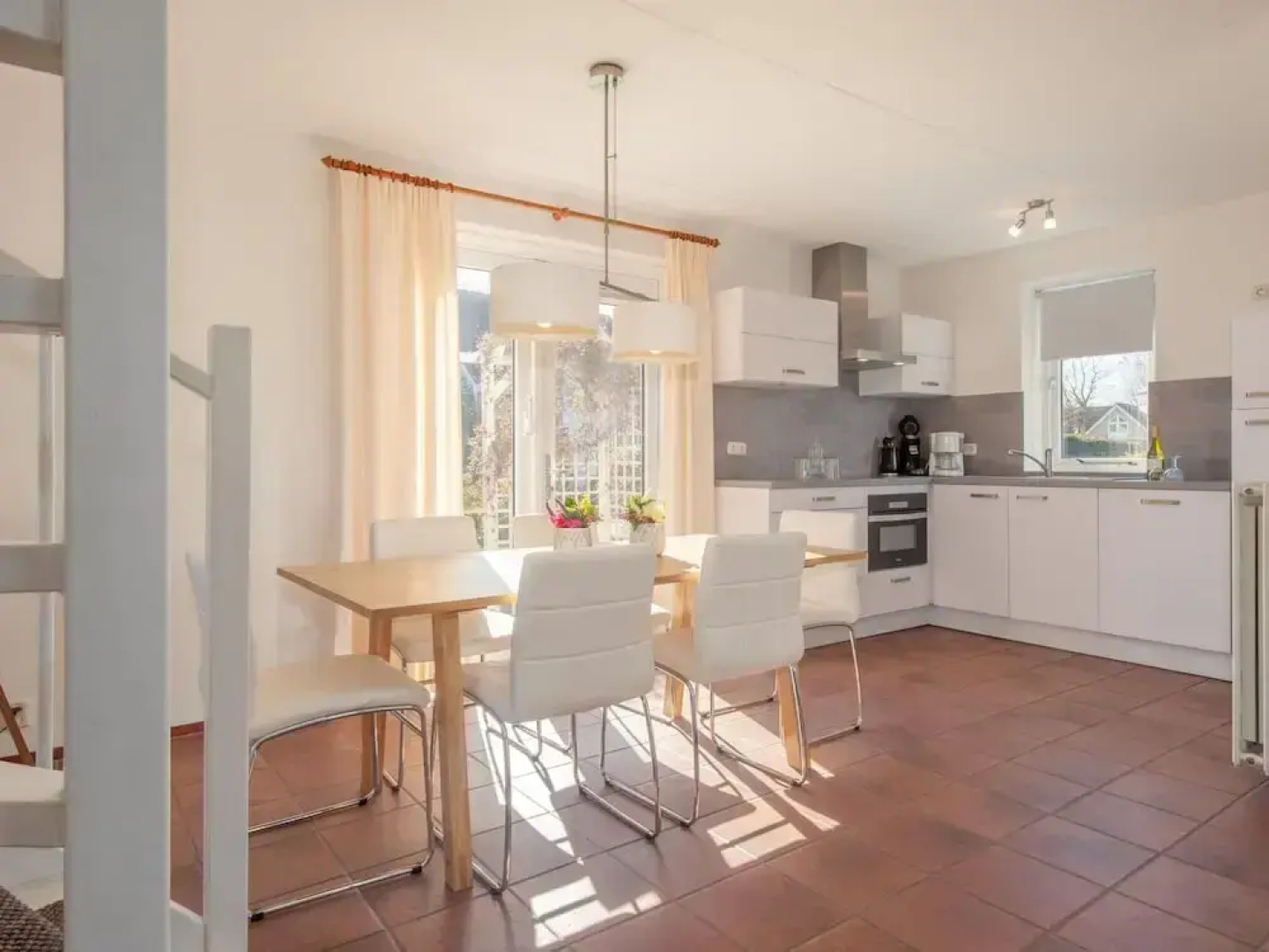 Detached Well-kept Villa With Garden, Near the Beach