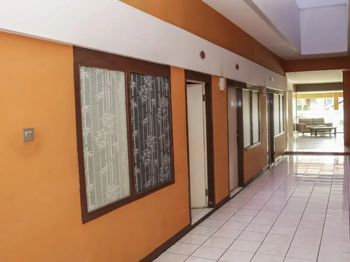 Ten House Guest & Resto by RedDoorz