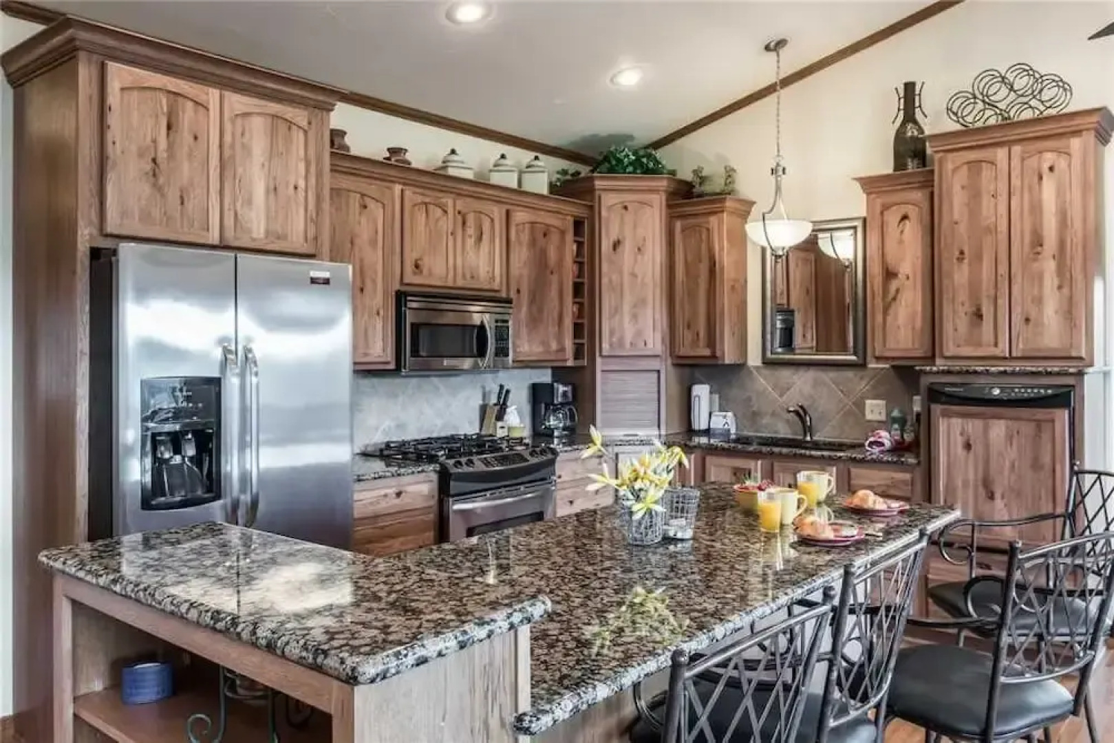 Mountain Views - Three Bedroom Cabin with Hot Tub