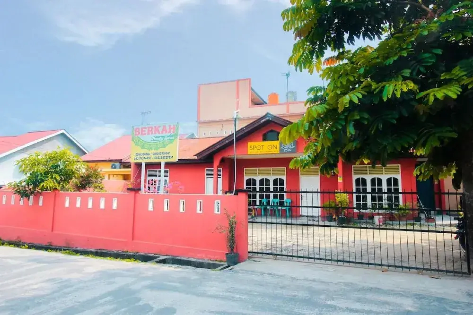 Spot On 2370 Berkah Homestay Syariah