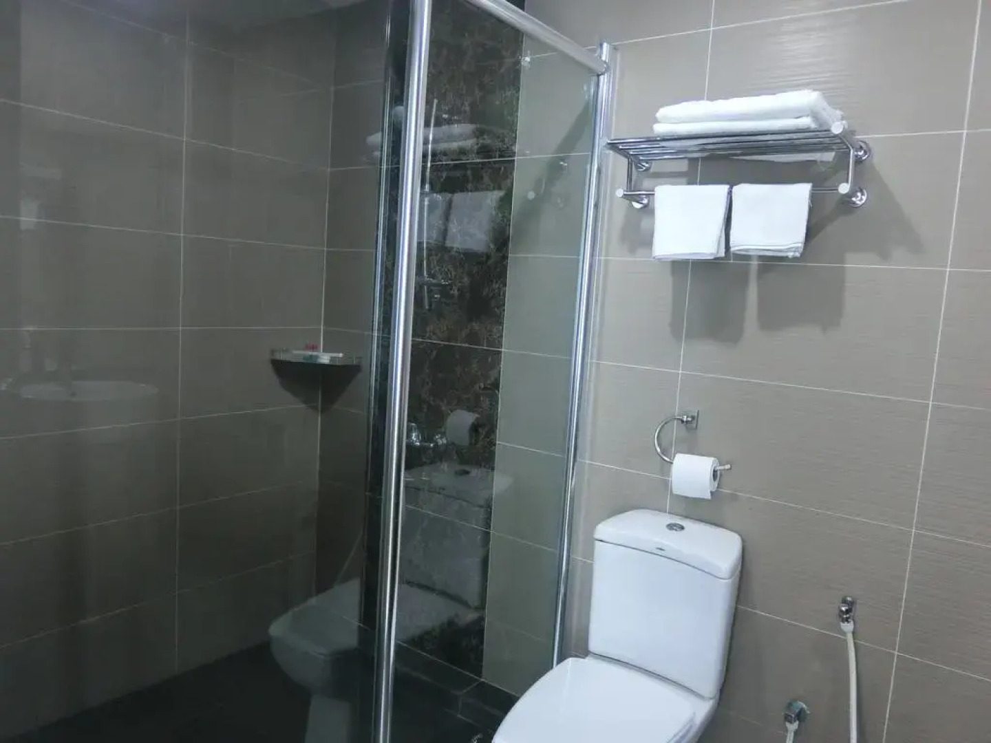 OYO 43987 Season Inn