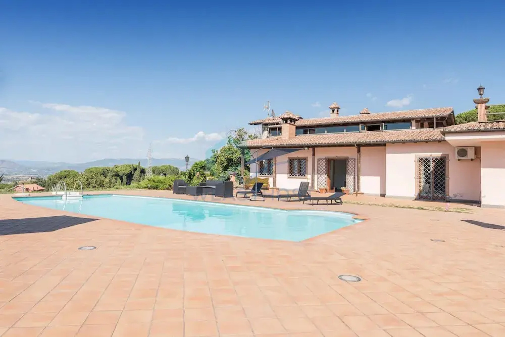 New Refined Villa Rayskaya In Monte Compatri