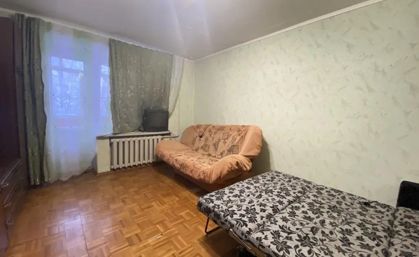 По суткам 33 на проспекте Строителей 46