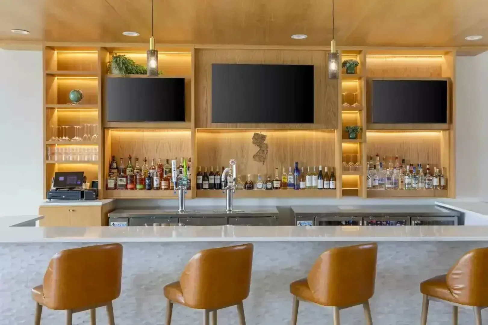 Comfort Inn & Suites Newark Liberty International Airport