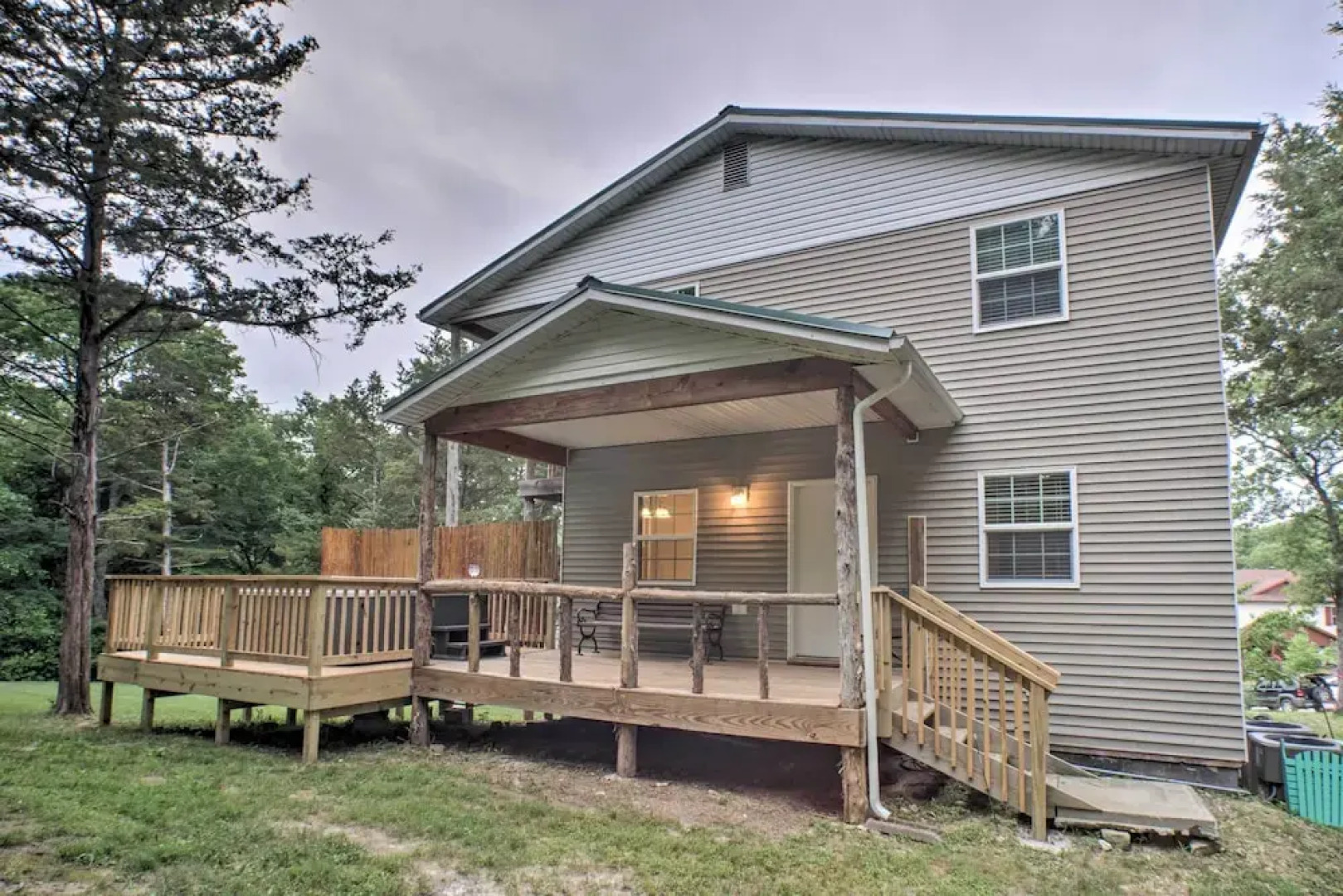 Lakeside Blue Eye Escape w/ Game Room & Hot Tub!