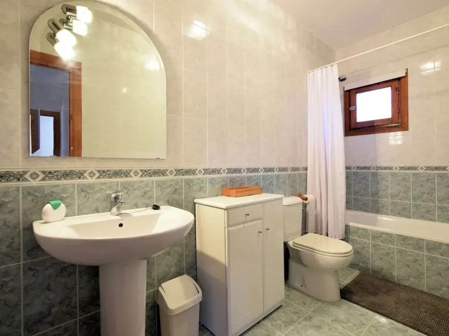 Lovely Holiday Home With Private Swimming Pool in Almogía