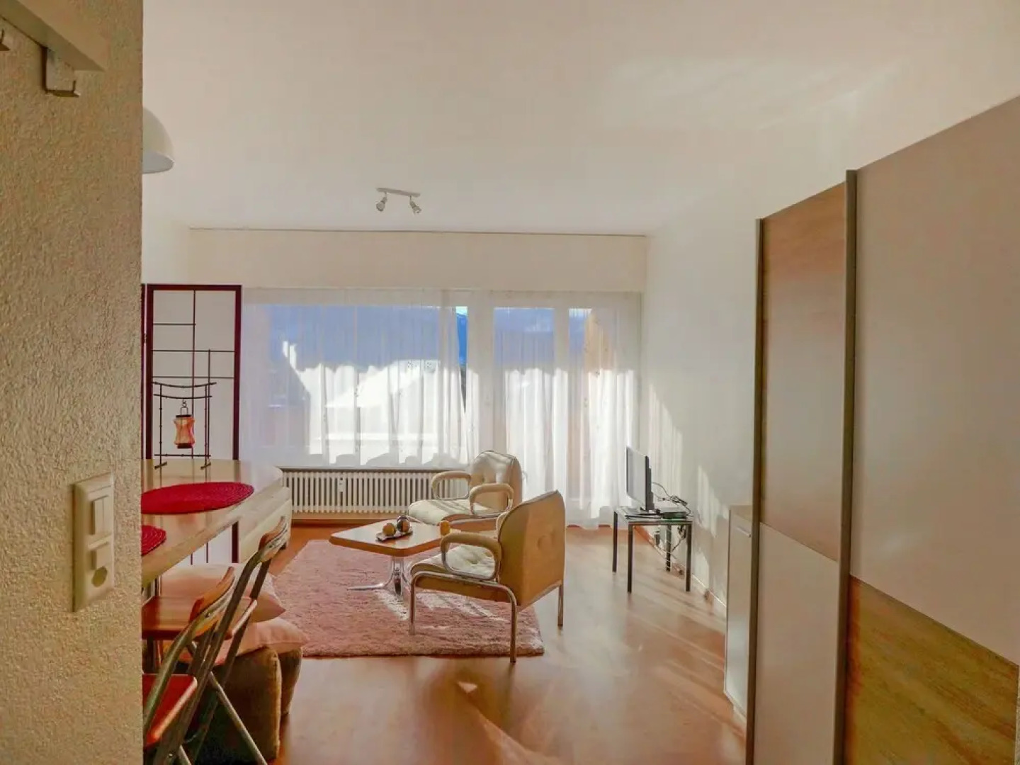 Eperon Lens in Lens With 1 Bedrooms and 1 5 Bathrooms