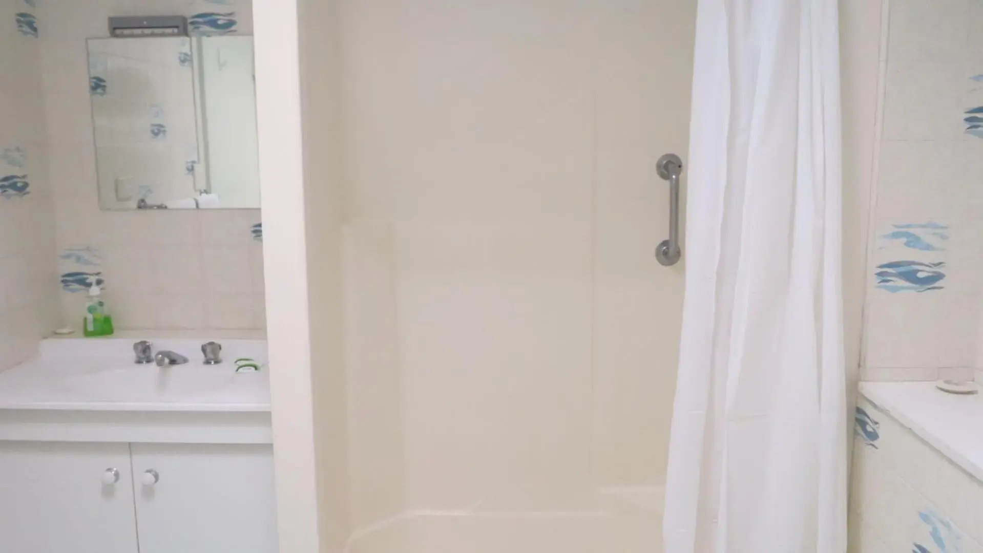 Paradise Apartments Unit 2