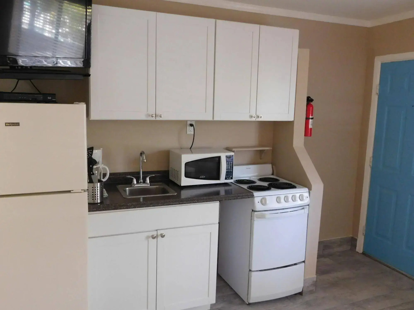 Nokomis Inn and Suites