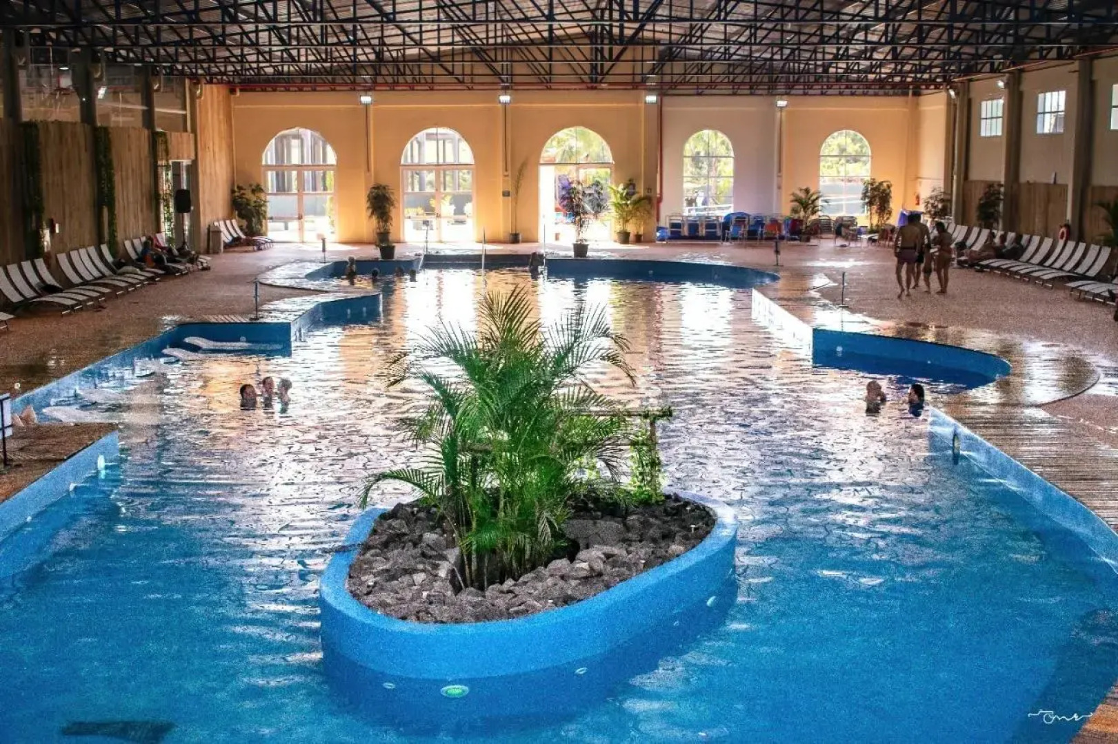 Emirates Hotel & Suítes