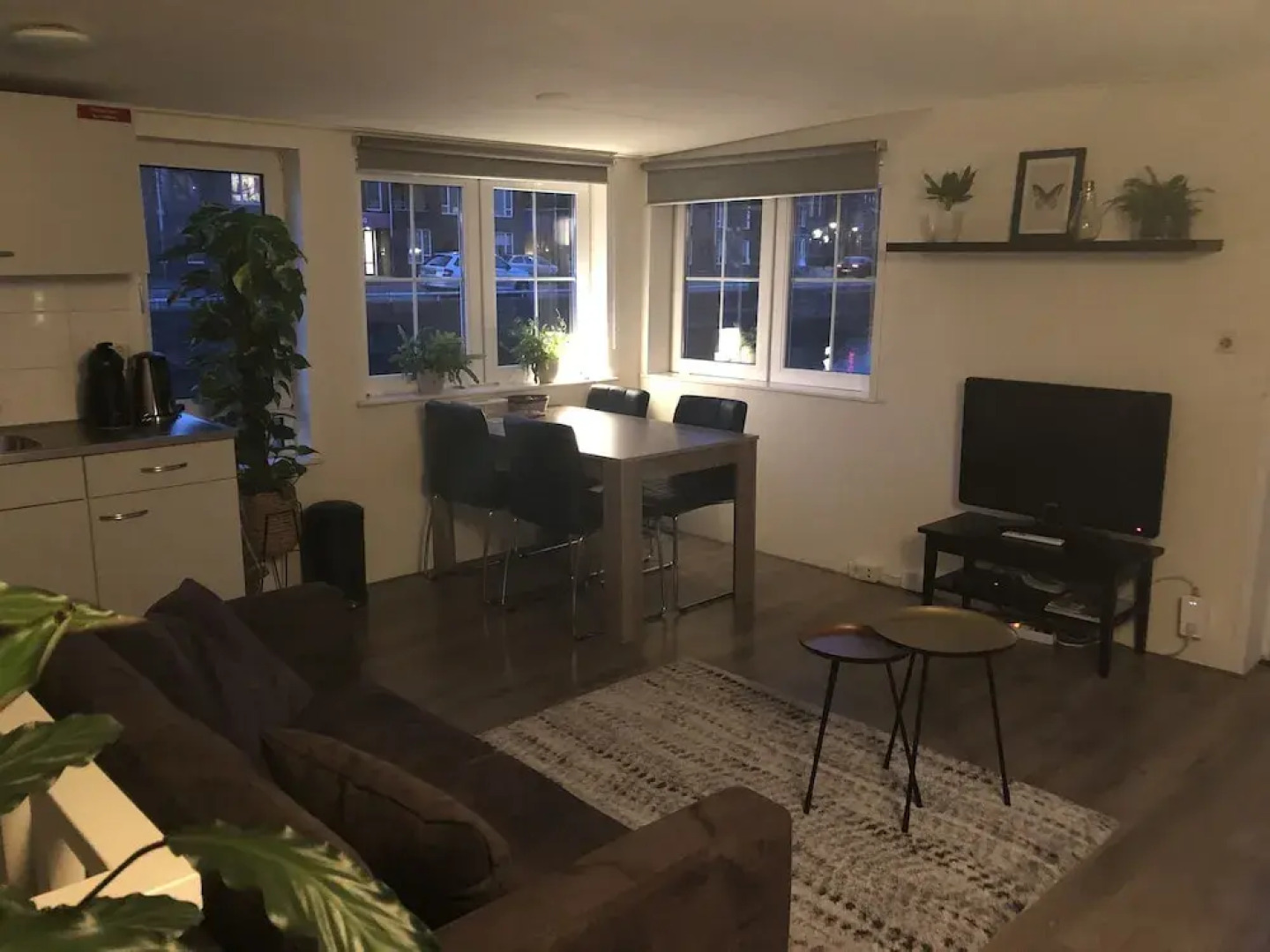 Slapen in eigentijds woonboot hotel