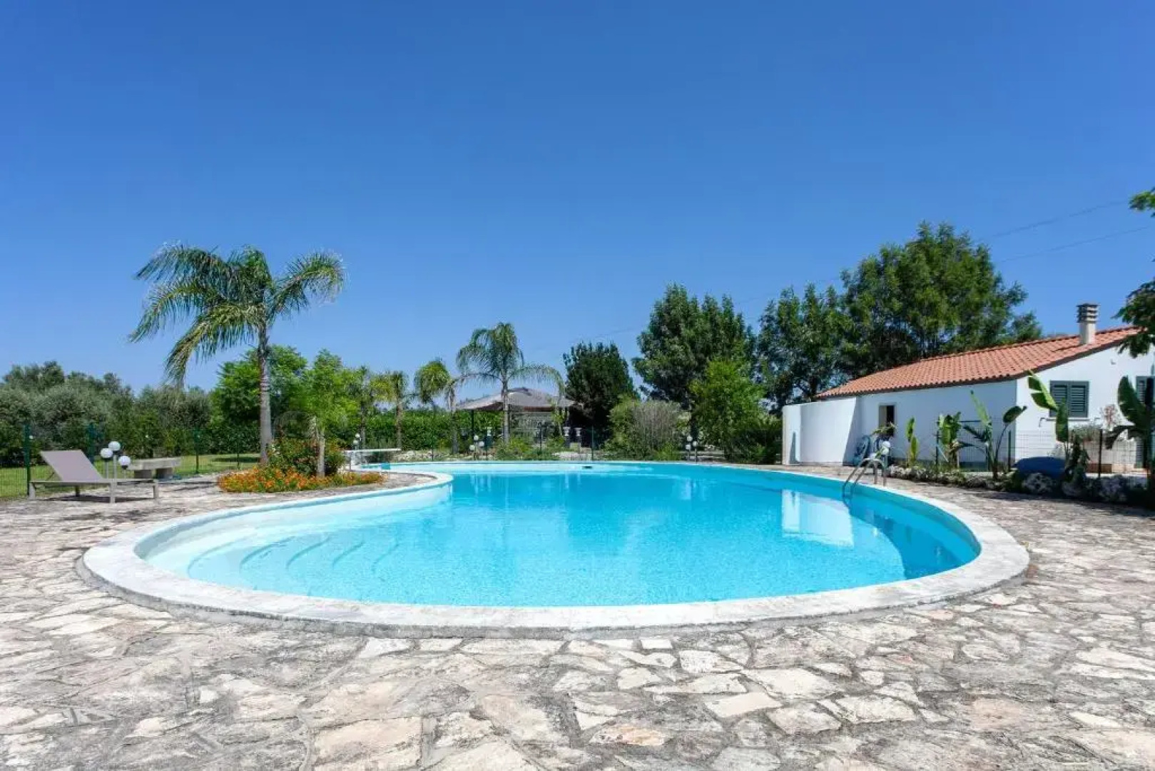 Villa con grande piscina privata e 5 camere m550