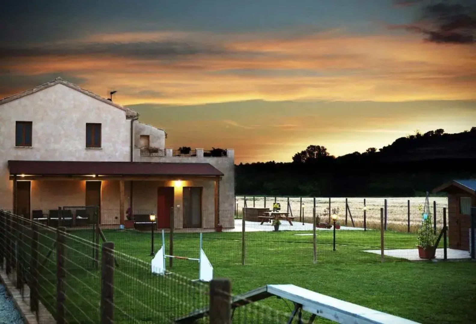 Casa Montefiore 13 Girasoli LT nella tranquilla campagna Marchigiana