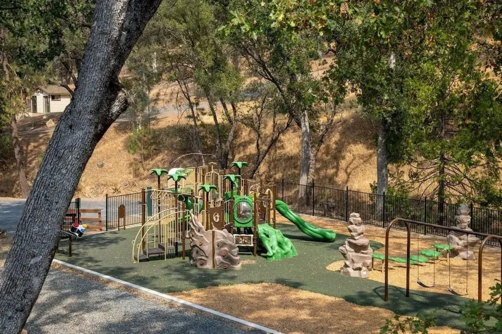 The Gathering Place - 2-Level Home with Game Room by Yosemite Region Resorts