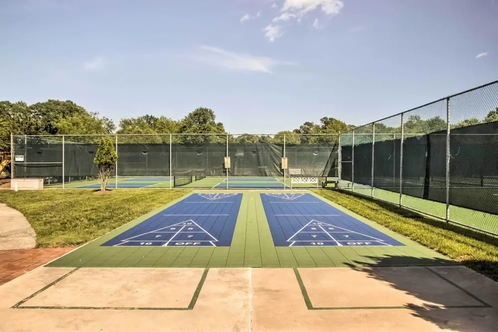 Golf Getaway w/ Pool Access 2 Mi to Bethany Beach!