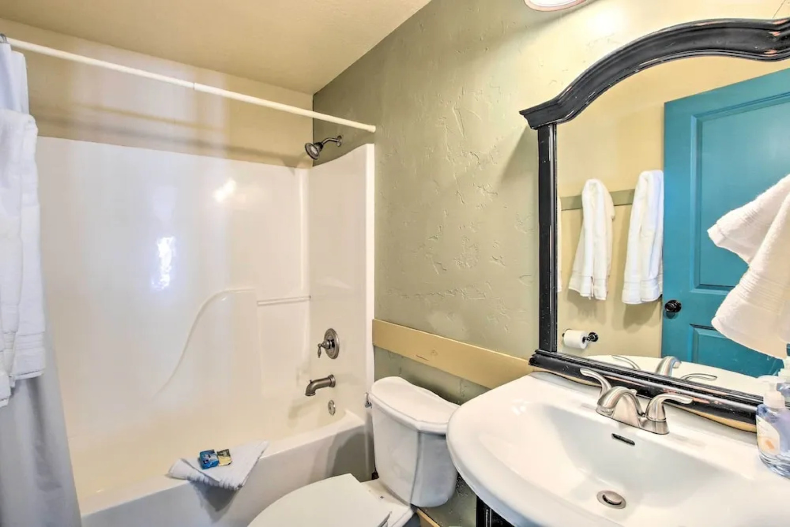 Massive Cabin w/ Game Room, 1 Mi to Bear Lake