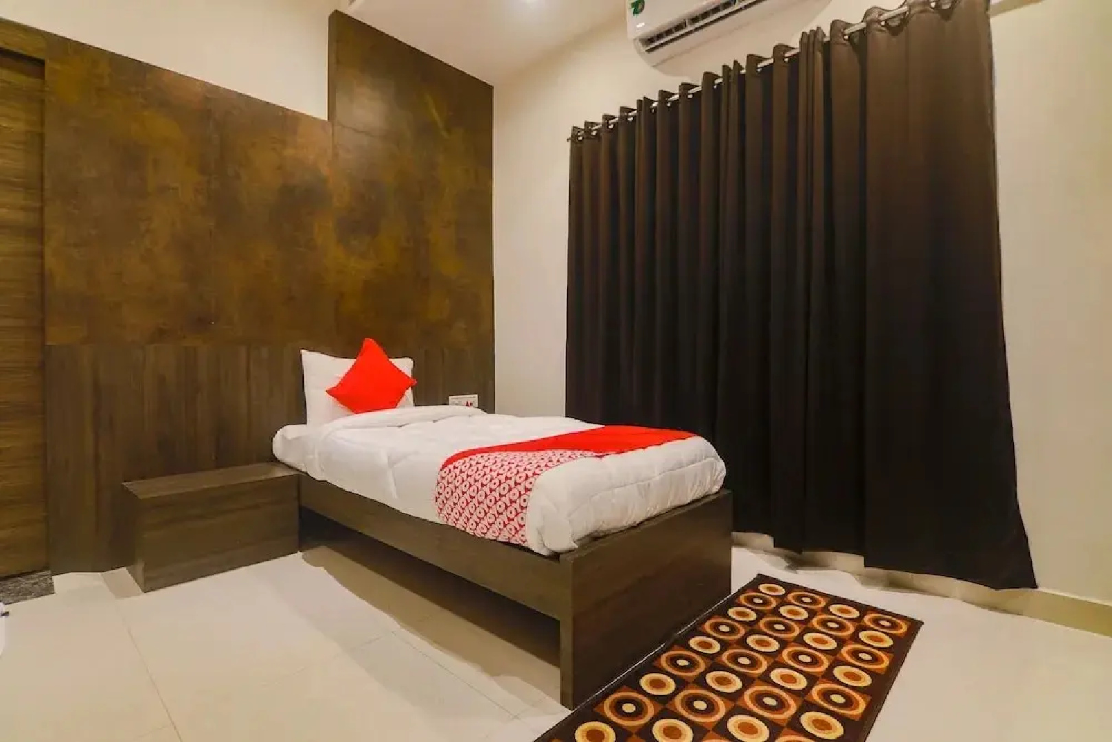 Comfort Hotel by OYO Rooms