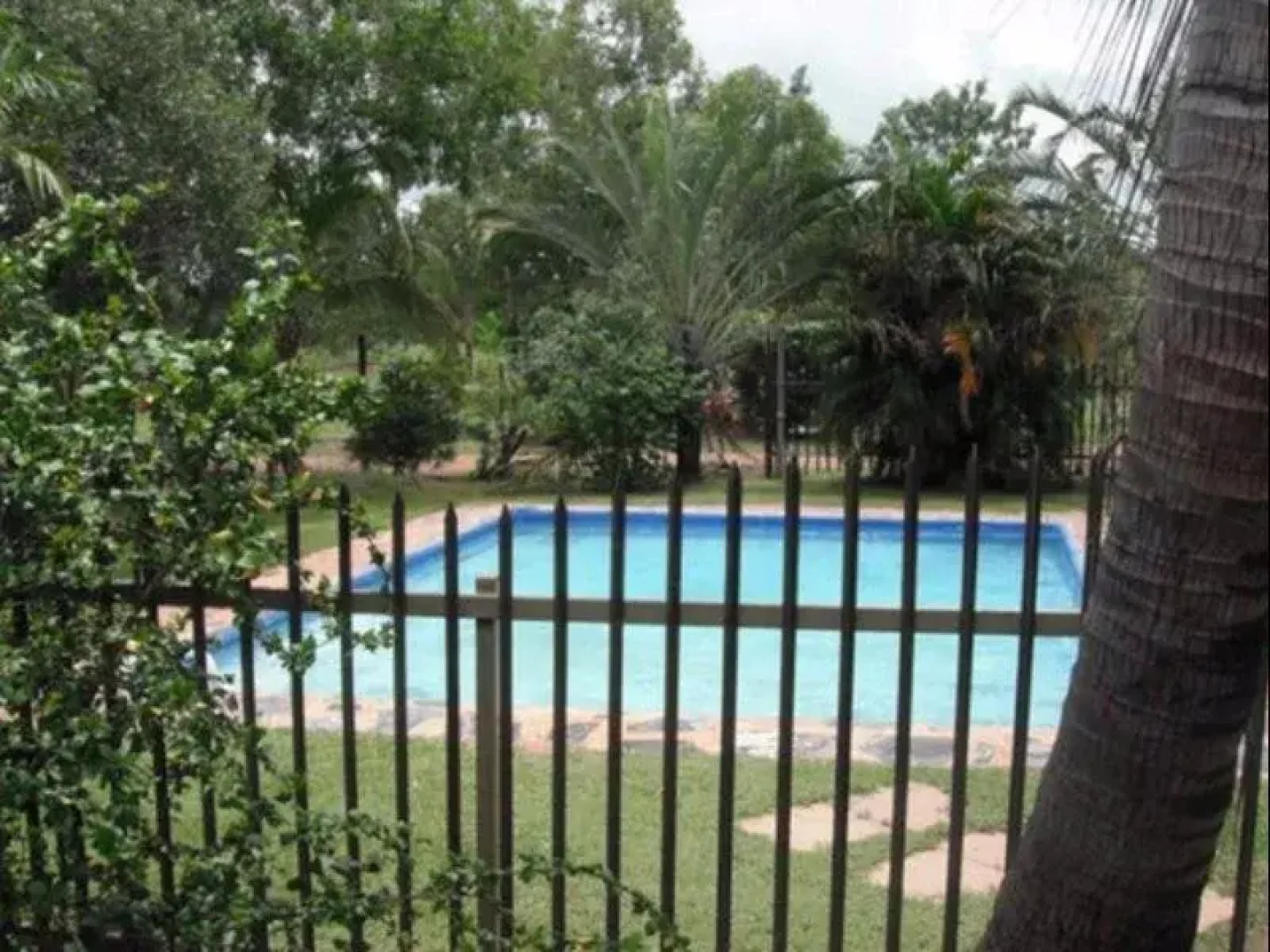 Lazy Lizard Tavern and Caravan Park Cabins