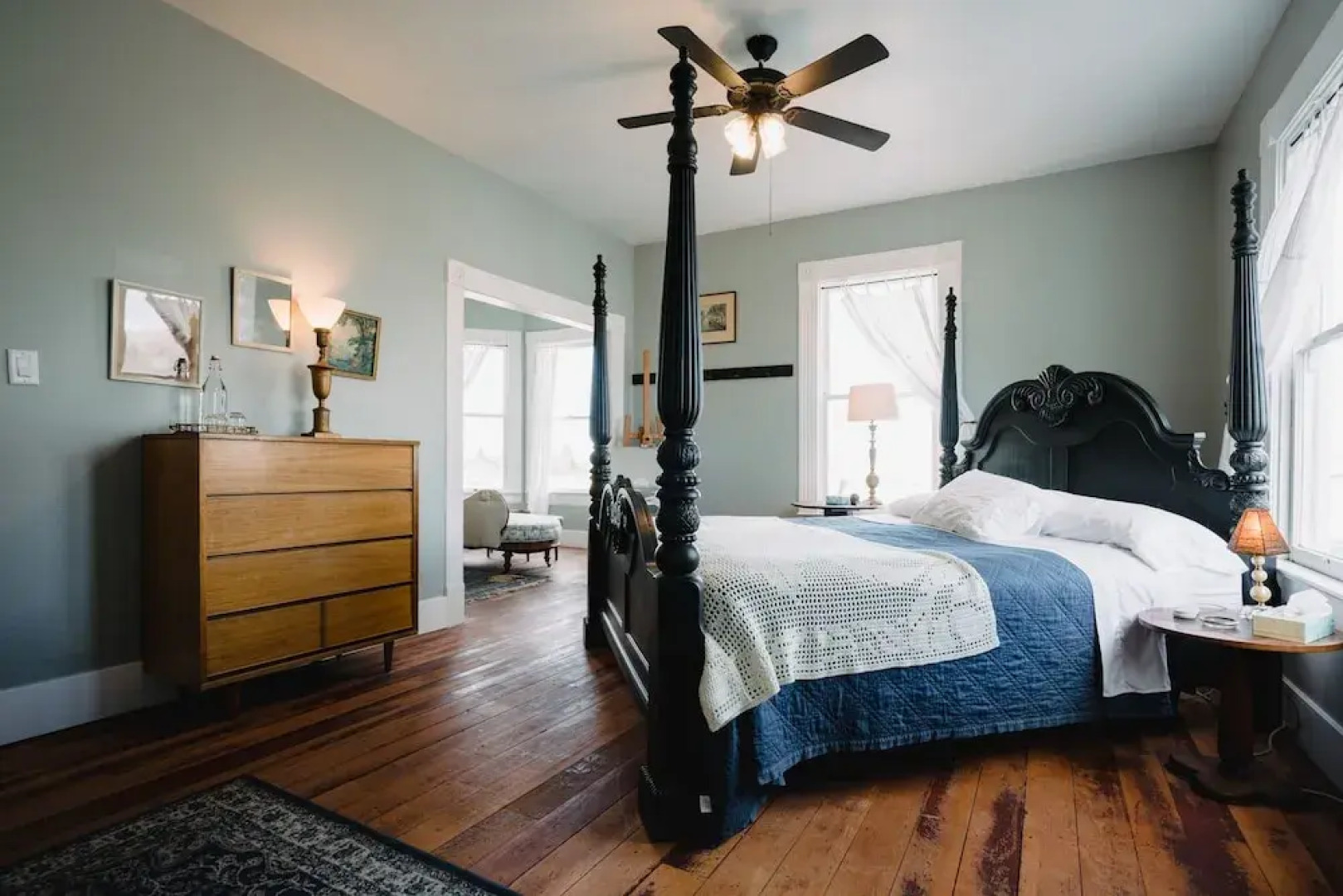 The Gilded Drifter Inn