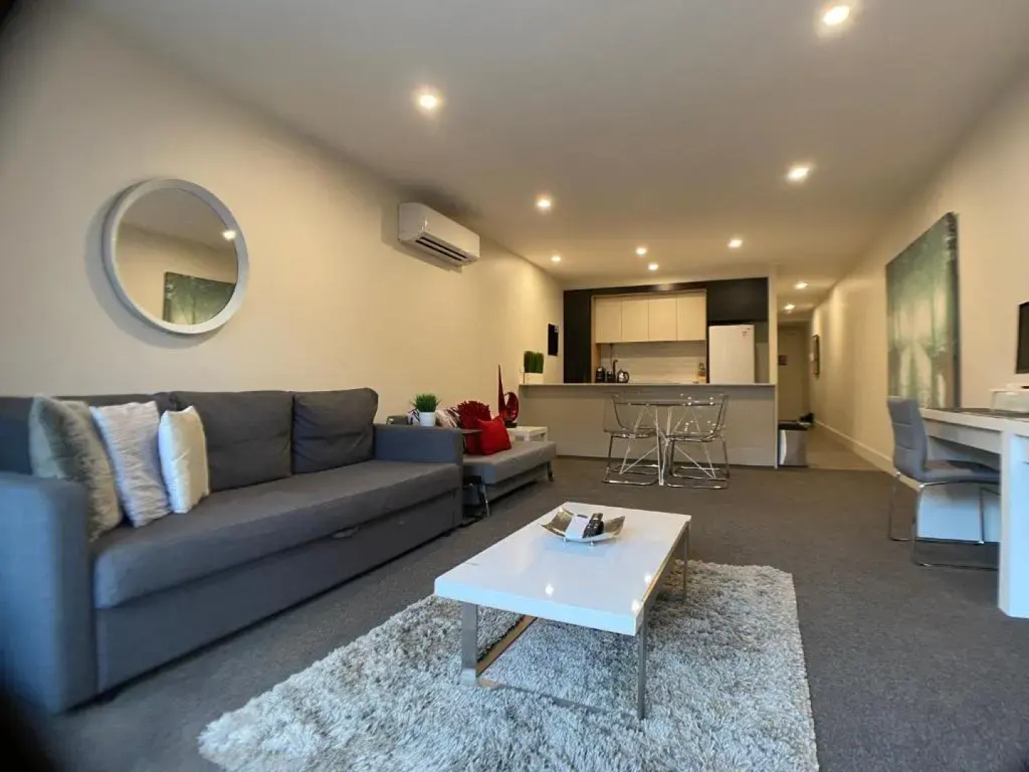 The Gallery Luxe 1 BR Executive Apartment in the heart of Braddon Wine Secure Parking WiFi