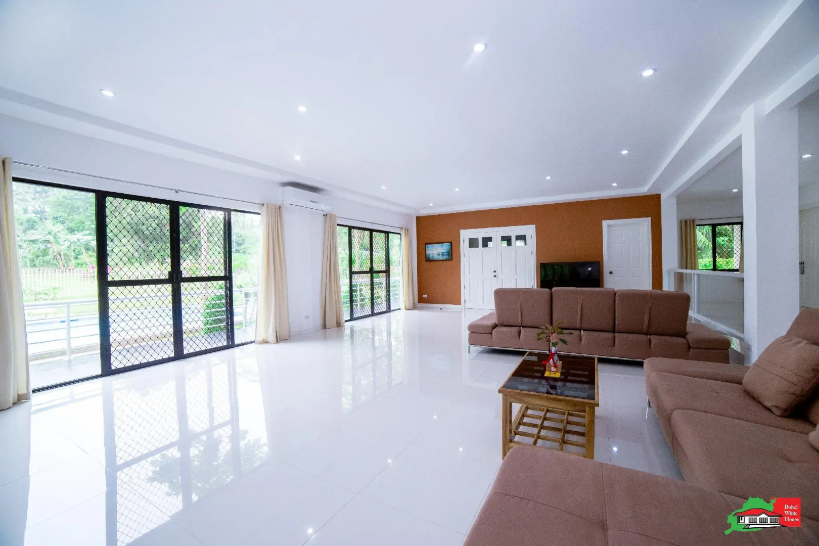 Bohol White House Bed & Breakfast