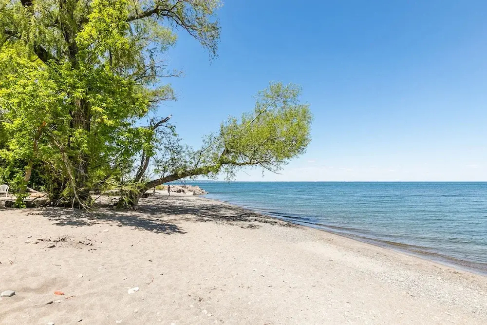 GLOBALSTAY. Modern Lake Ontario Townhomes