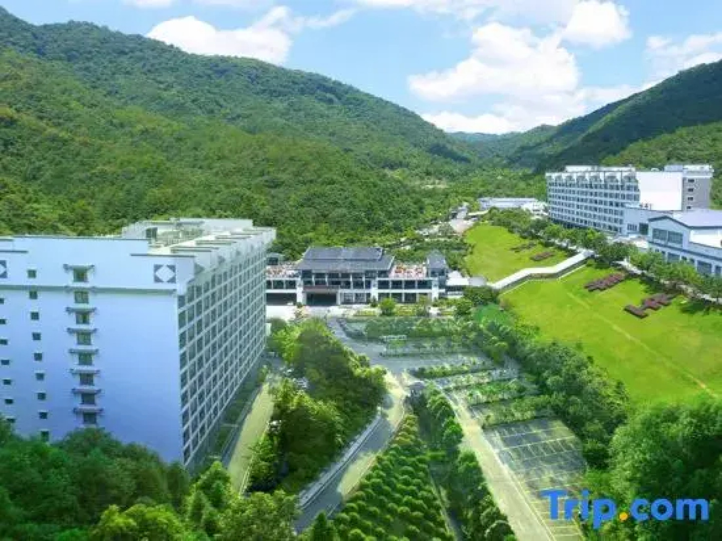 Xinfeng Utop Spring Primeval Forest Resorts