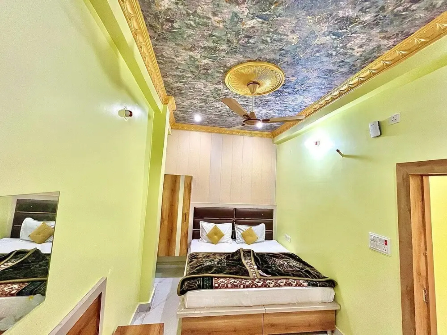 shree Ghanshyam palace