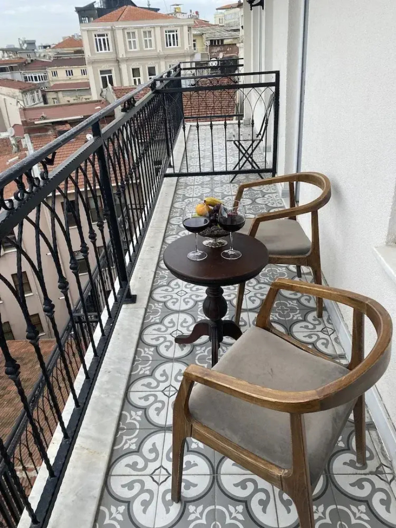 Meroddi La Porta Hotel