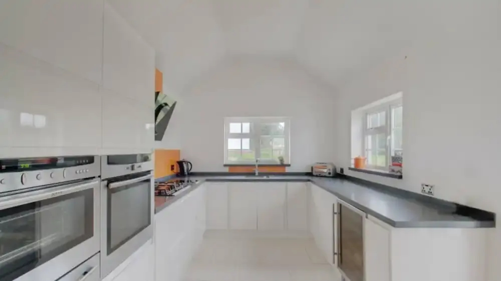 Beautiful 3-bed House in the Hamlet of Ham Green