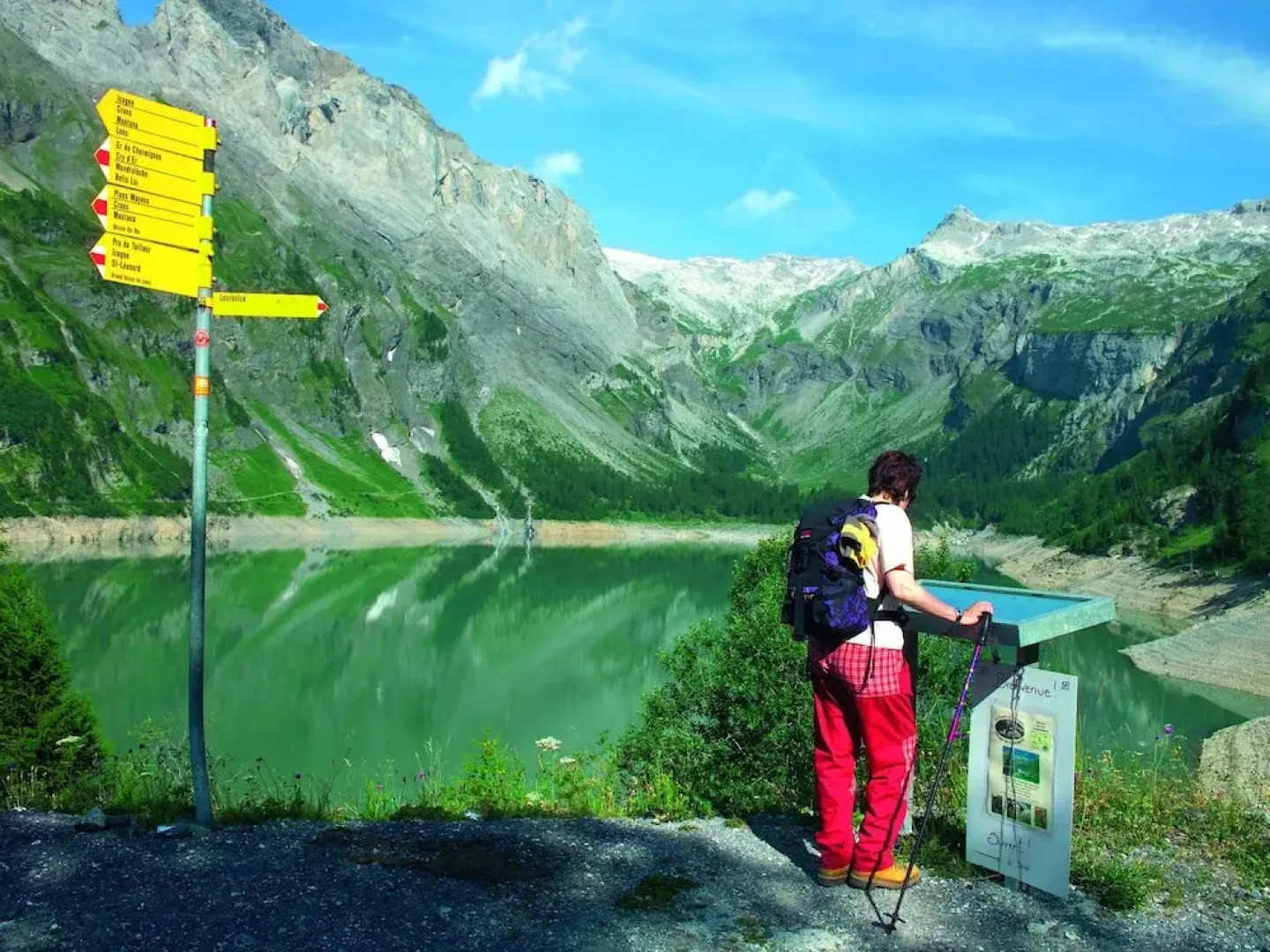 Quaint Chalet in Les Collons with Hot Tub