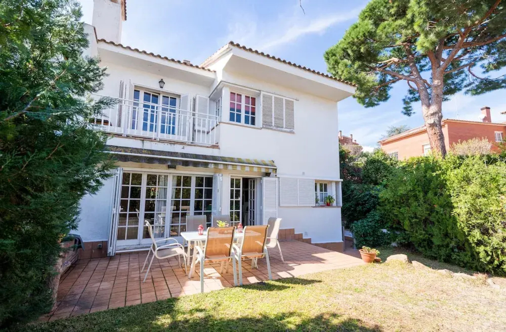 Preciosa villa mar y montaña