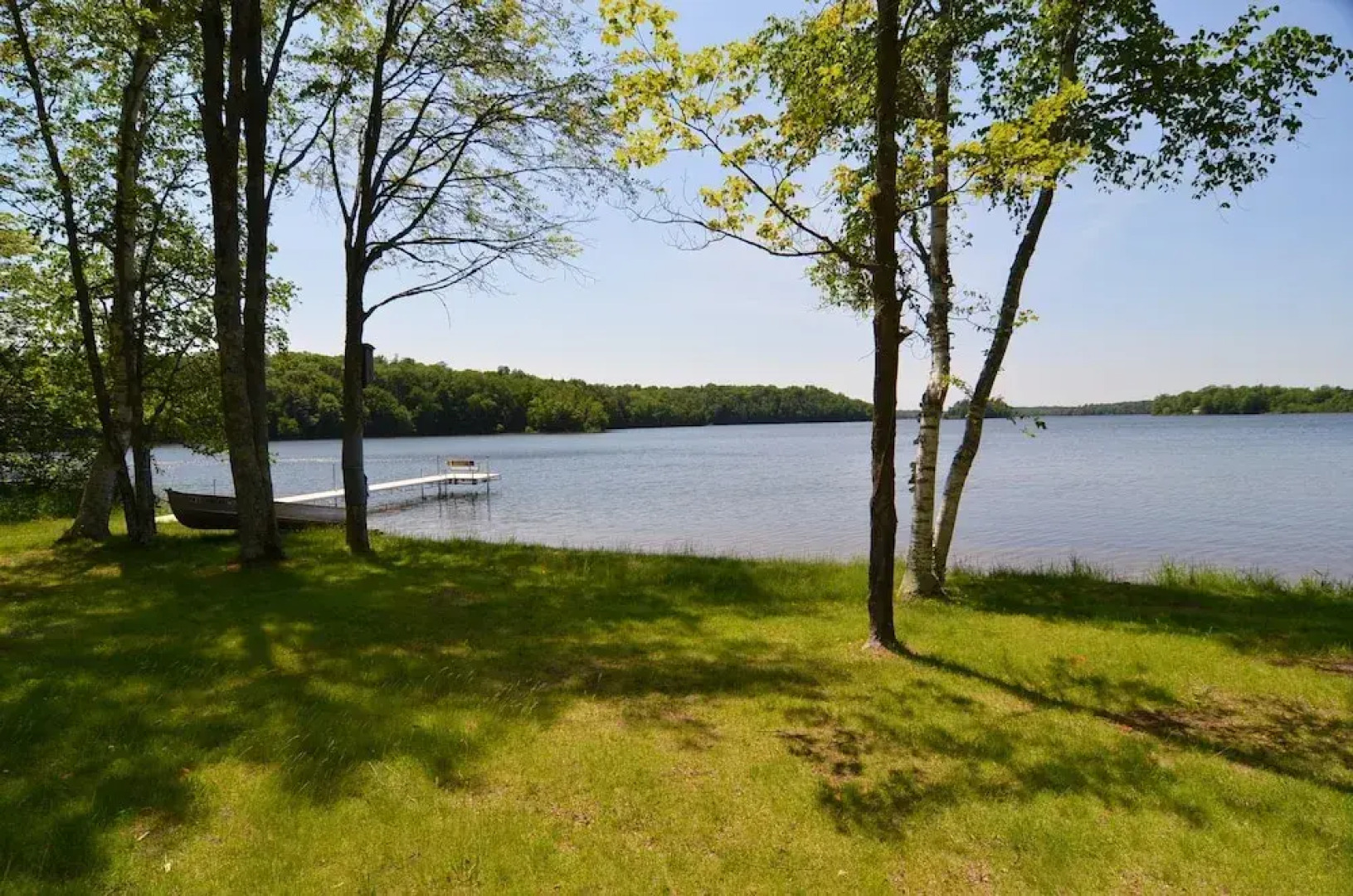 Lakeside Bills Bay Cabin by RedAwning