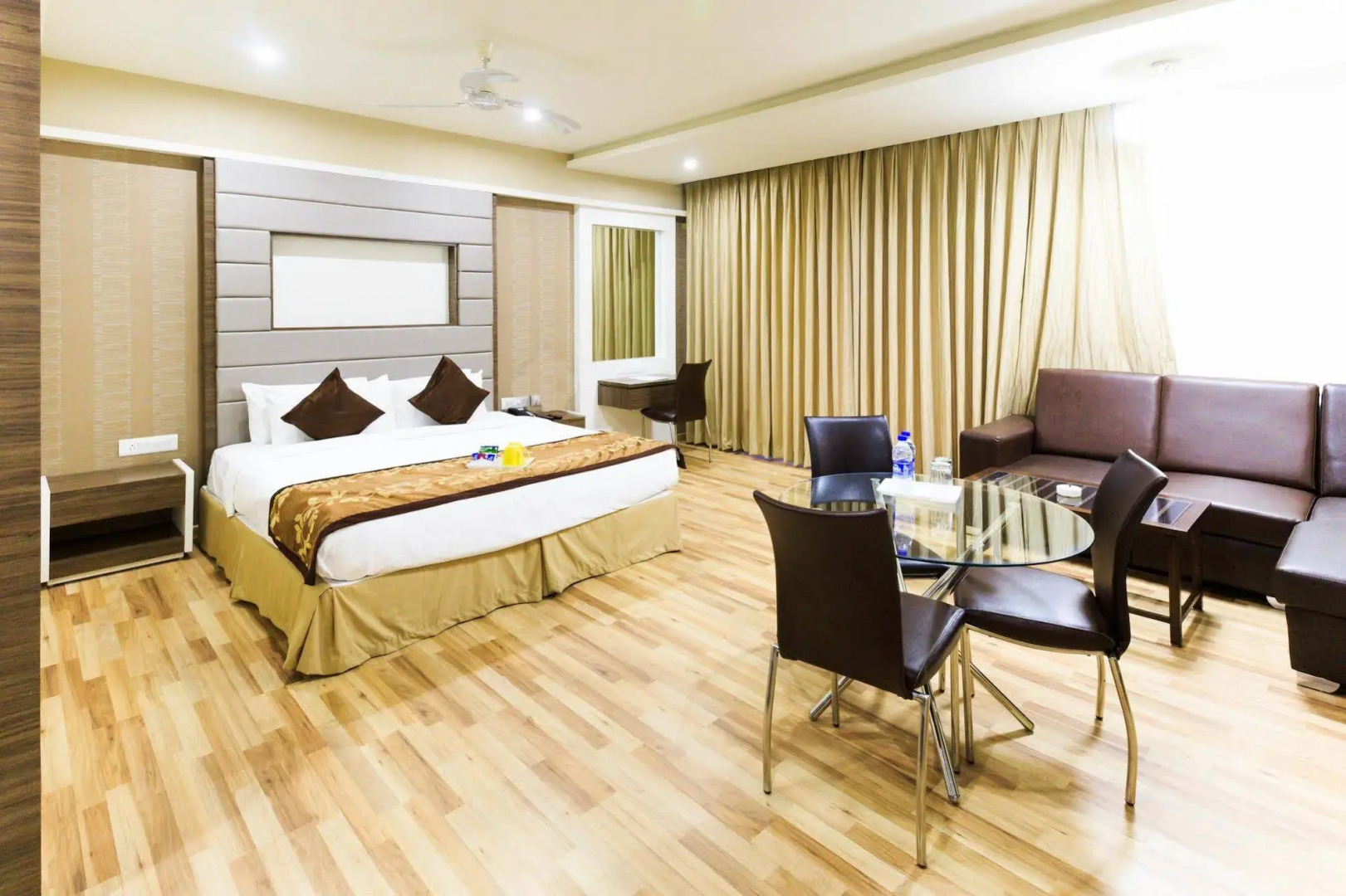 Zo Rooms Lakdi Ka Pul X Road