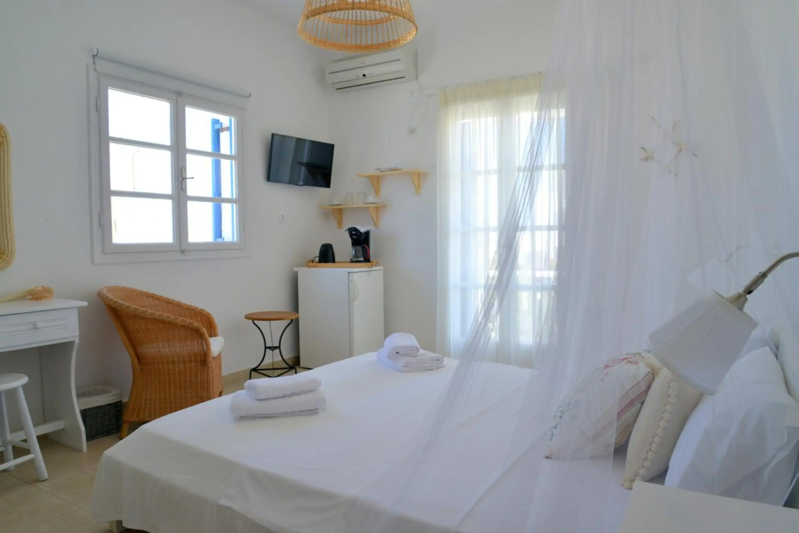 Heliotropio Studios & Apartments