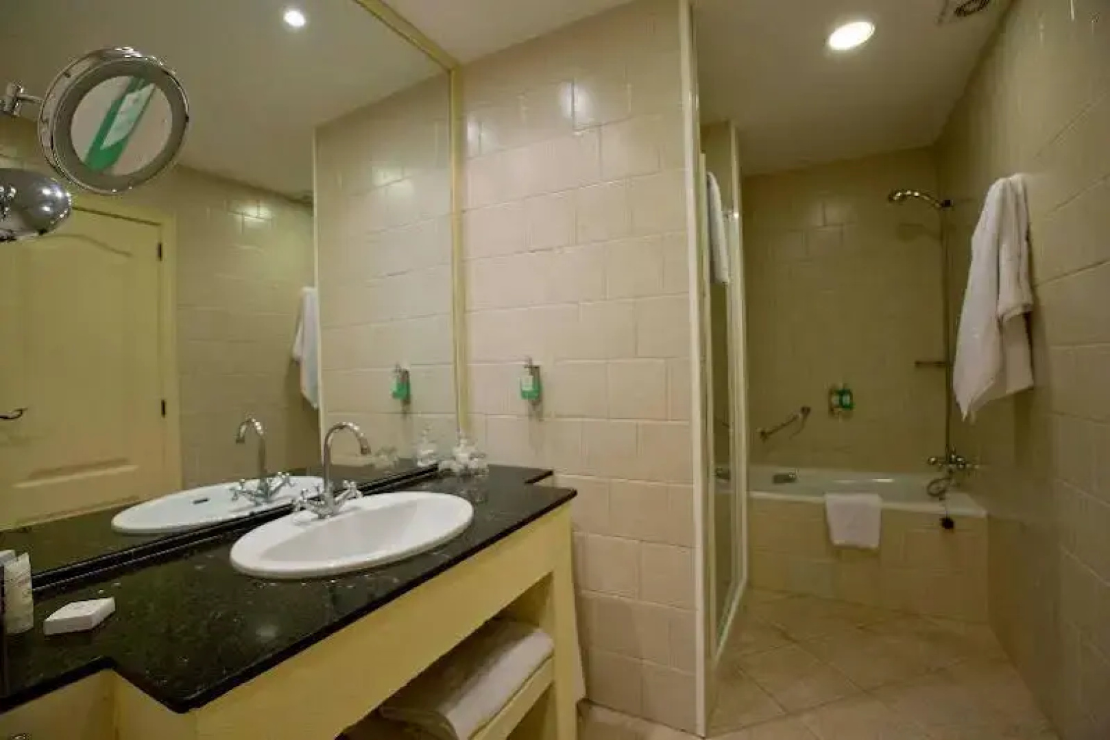 Las Lomas Village – Luxury Apartments