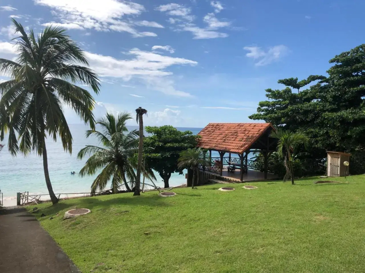 T2 les pieds dans l'eau, vue mer caraibes