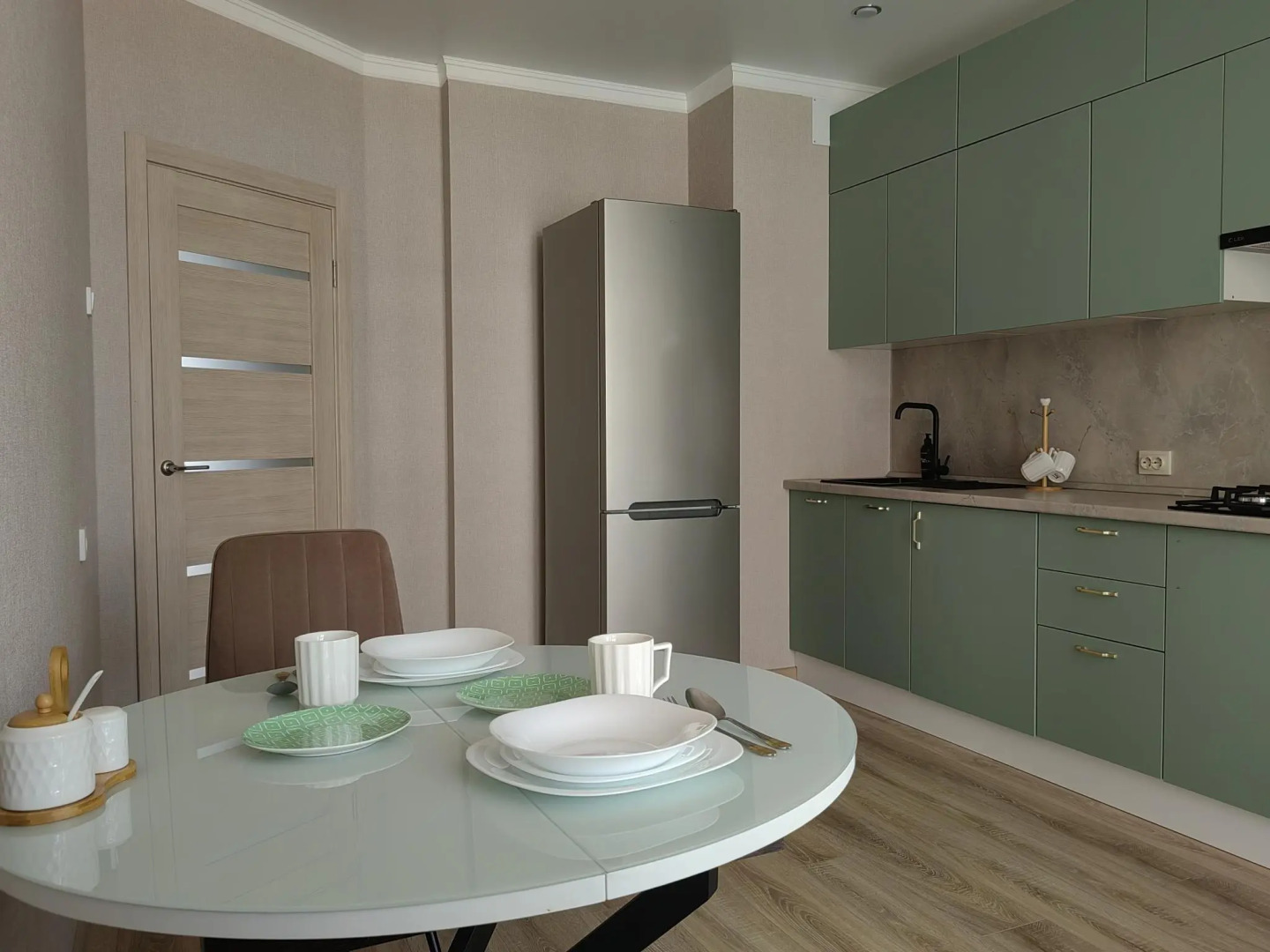 Апартаменты на проспекте Российский 13