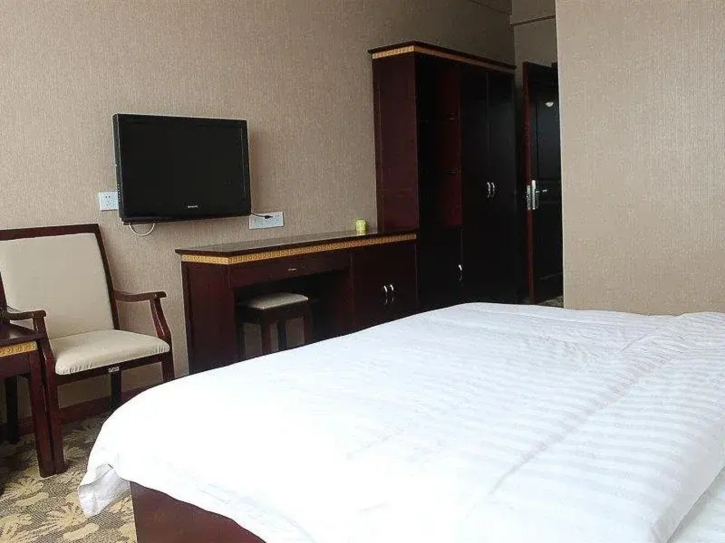 China Rushan Champs Elysees Hotel