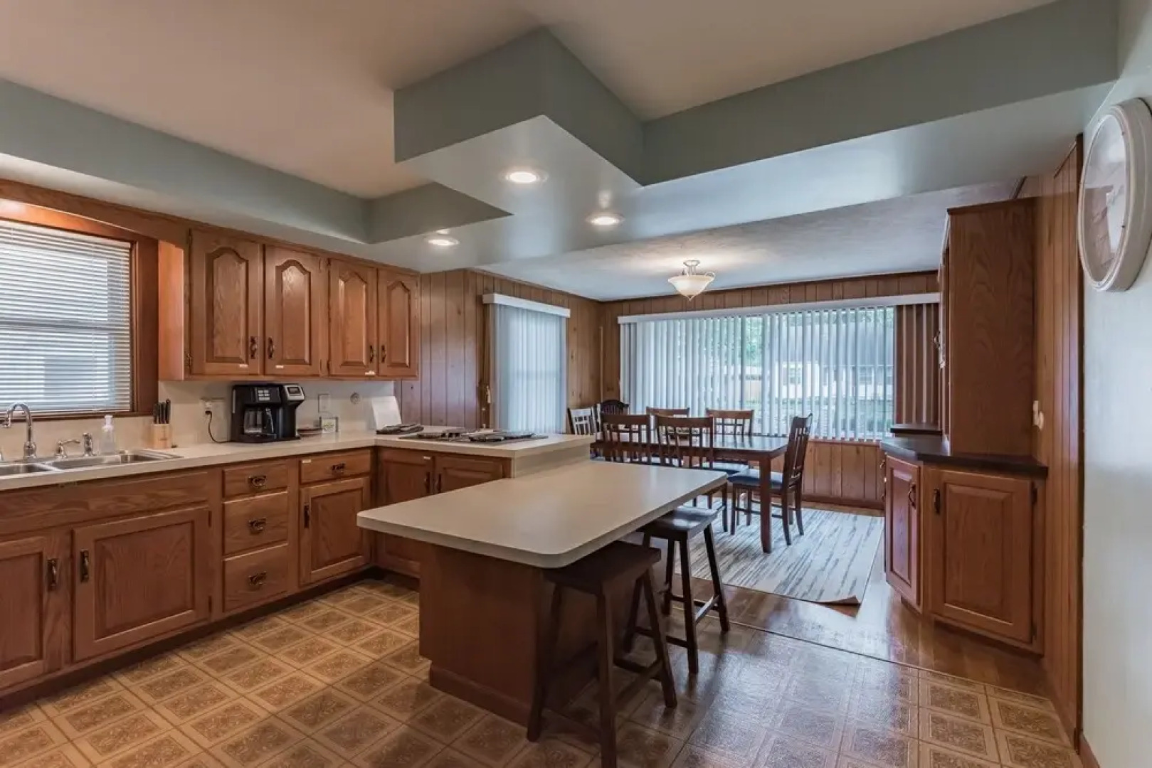 Quiet Comfy 2 Br Home In South Bend, Minutes From Notre Dame! Pet Friendly! 2 Bedroom Home by Redawning