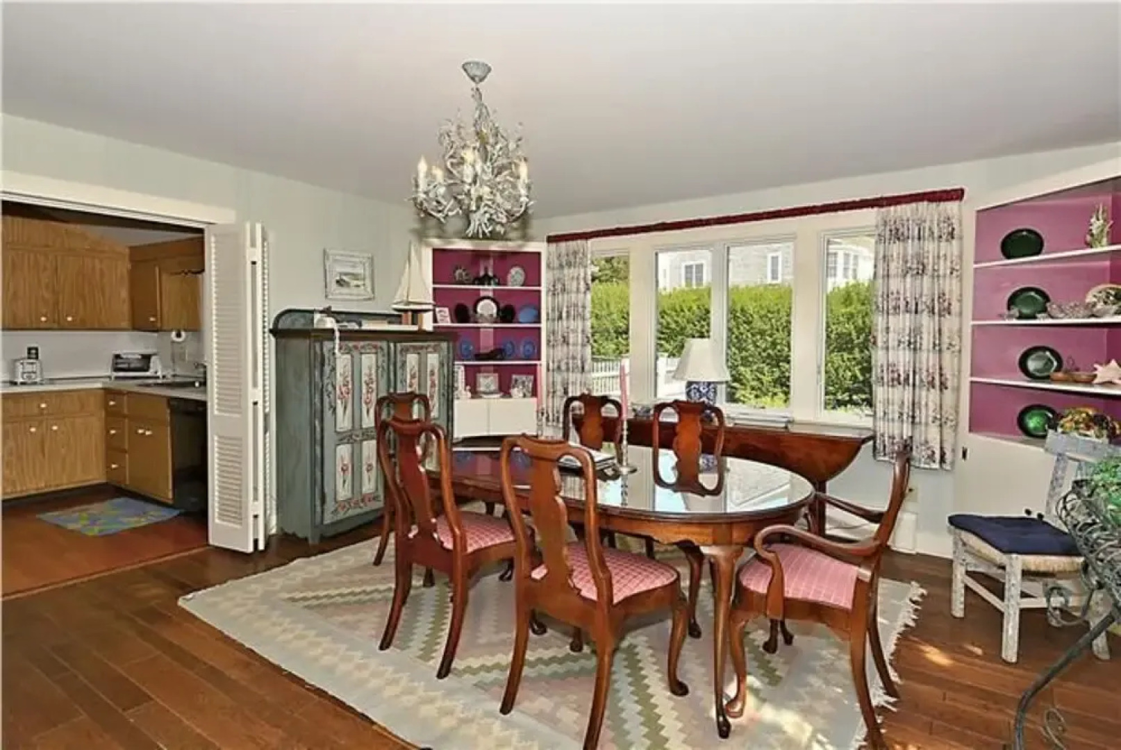 221 Shore Road - Nine Bedroom House