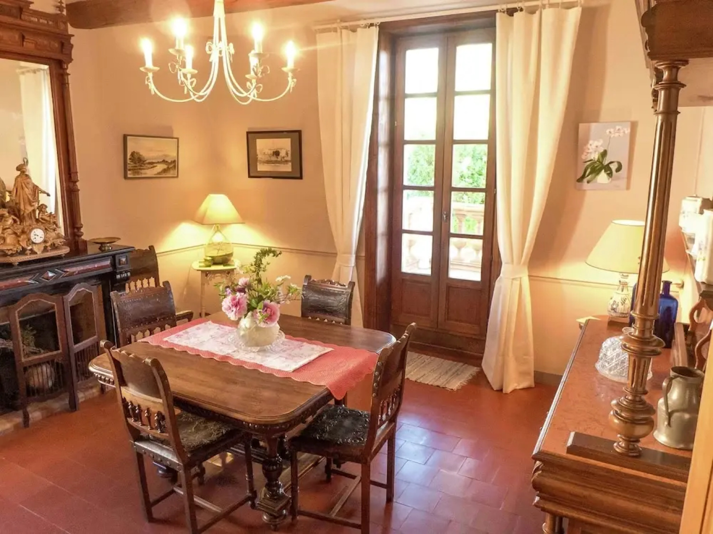 Beautiful, Large Village House With Private Pool and Close to Swimming Beach!