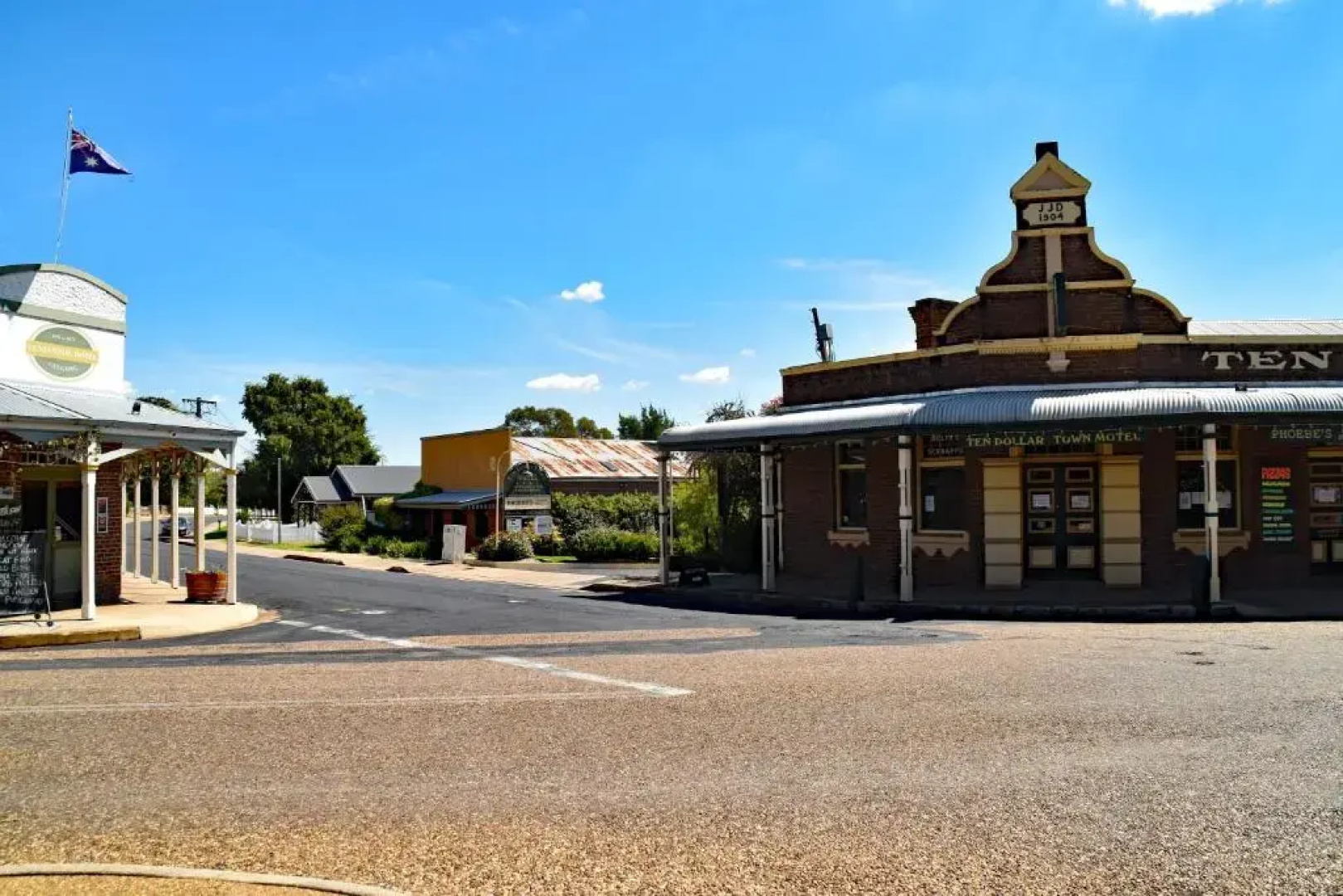 Ten Dollar Town Motel
