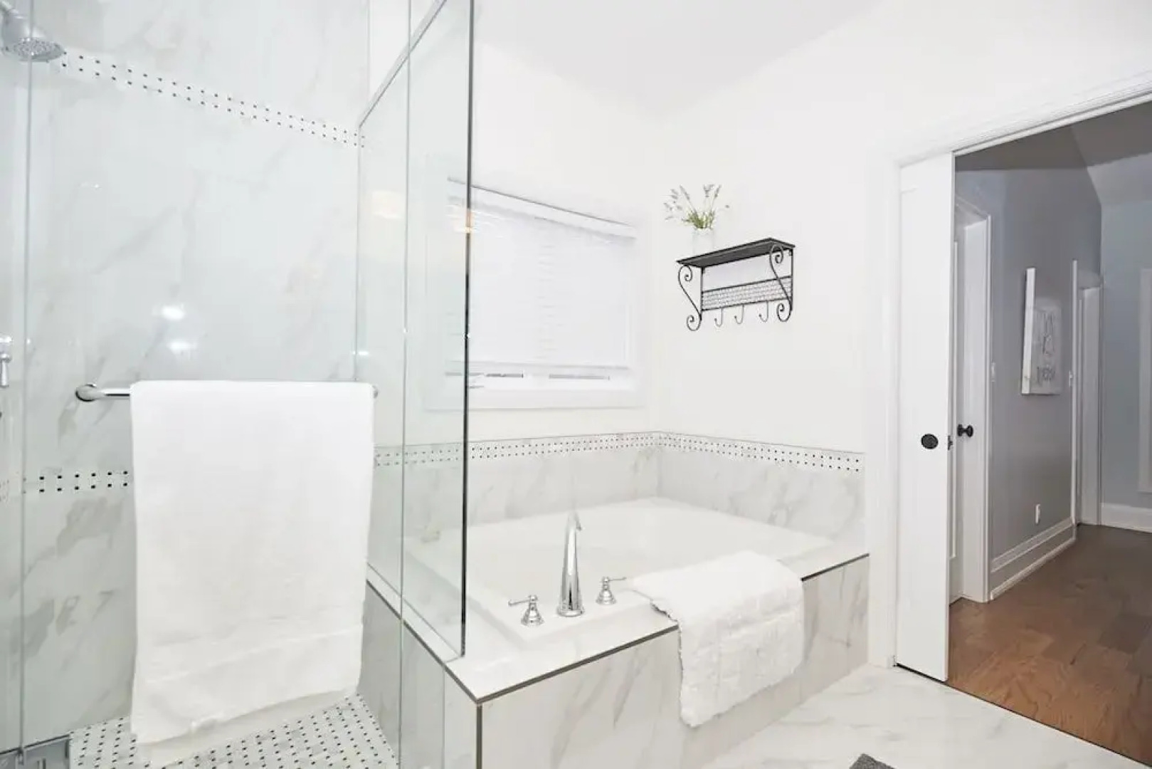 Lakeview Luxury Retreat