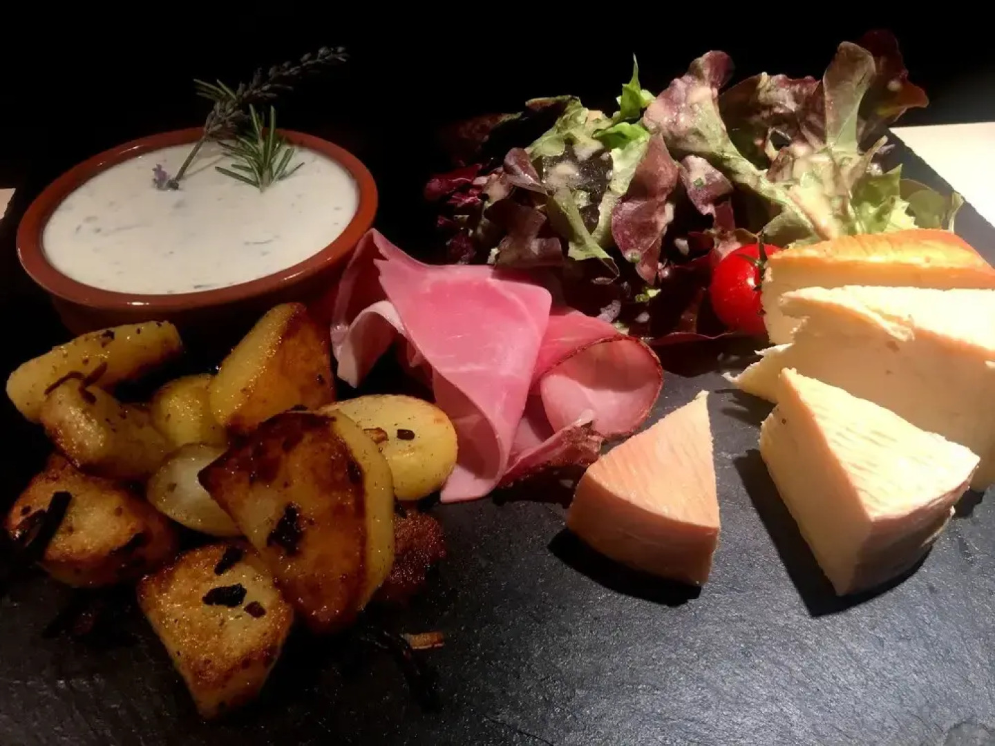 LHostellerie Des Comtes