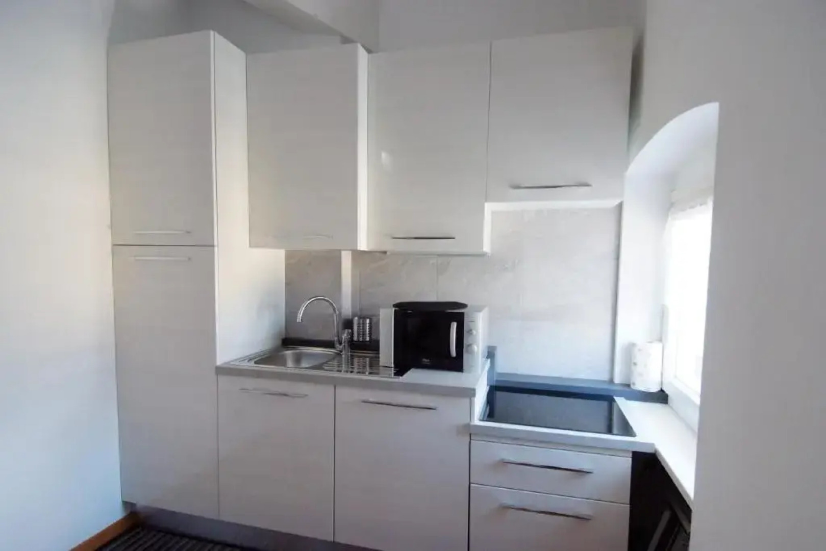 White Residence Apartment