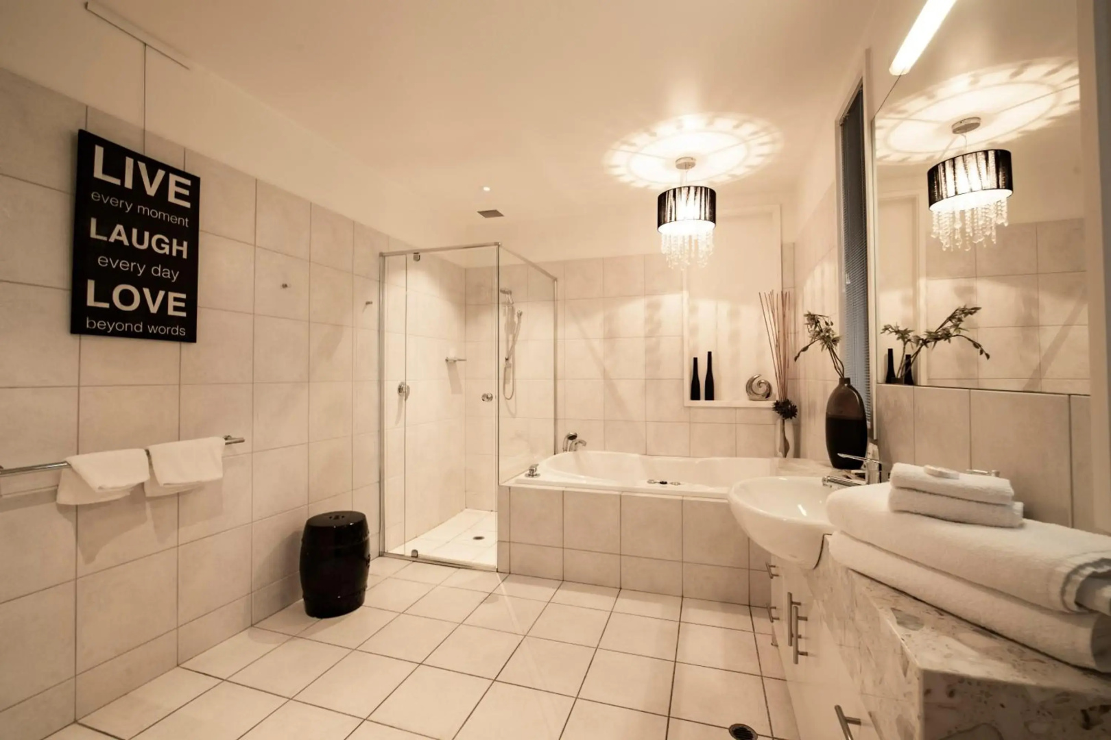 Cowes Luxury Beachfront Apartment - Phillip Island